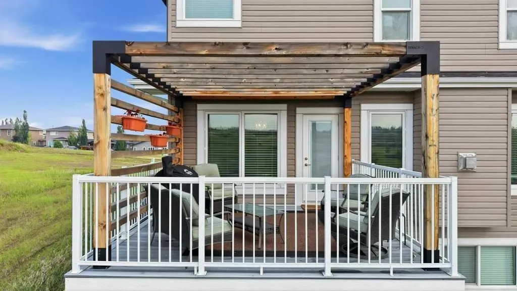 23 Vanveller Way Sylvan Lake AB T4S 0M4