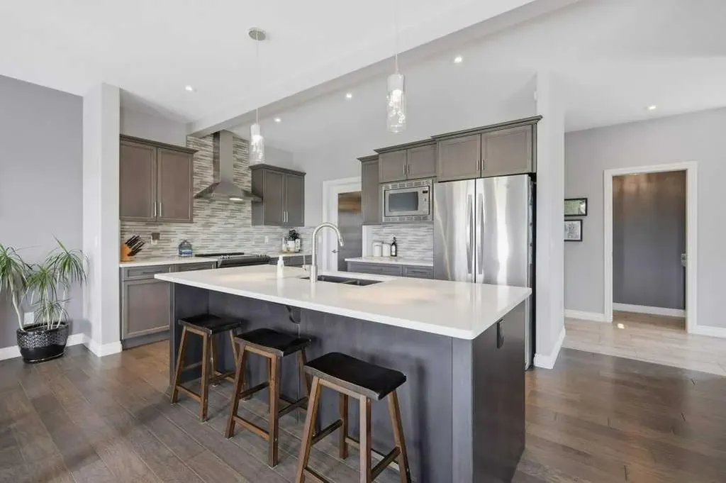 23 Vanveller Way Sylvan Lake AB T4S 0M4