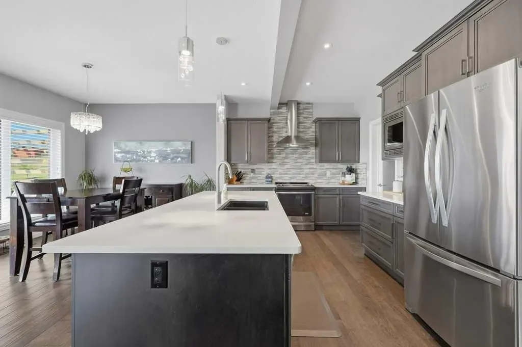 23 Vanveller Way Sylvan Lake AB T4S 0M4