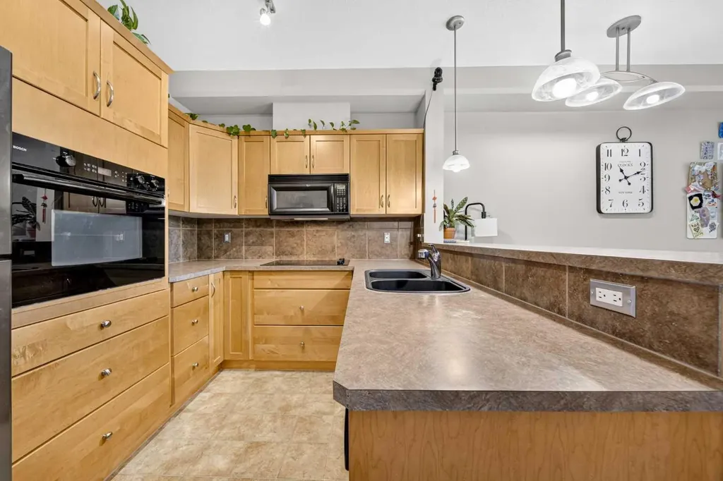 3111 34 Avenue NW Calgary AB T2L 0Y2