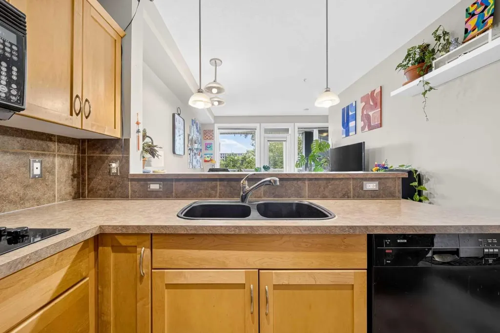 3111 34 Avenue NW Calgary AB T2L 0Y2