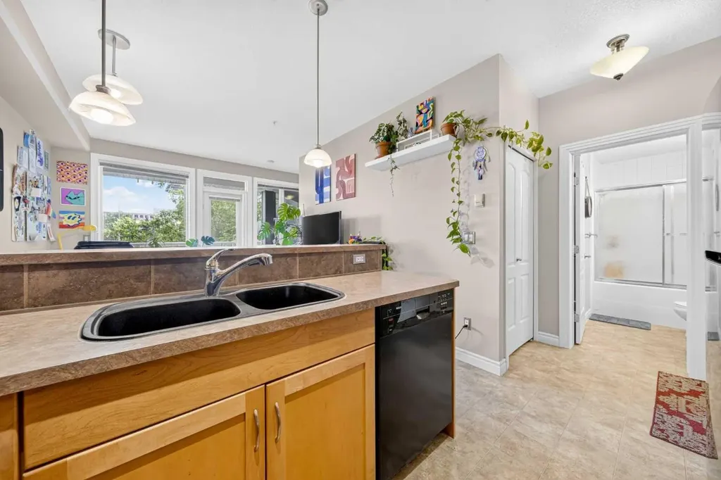 3111 34 Avenue NW Calgary AB T2L 0Y2