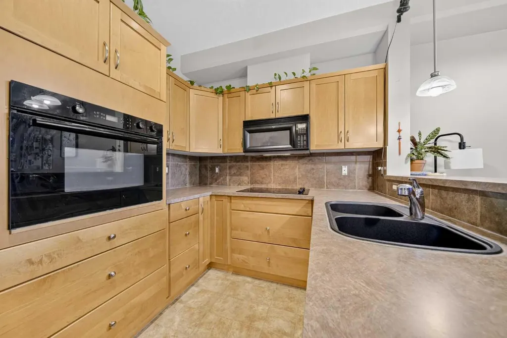 3111 34 Avenue NW Calgary AB T2L 0Y2