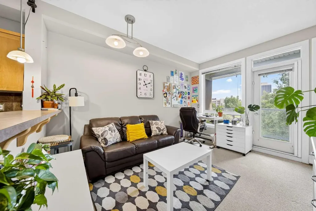 3111 34 Avenue NW Calgary AB T2L 0Y2