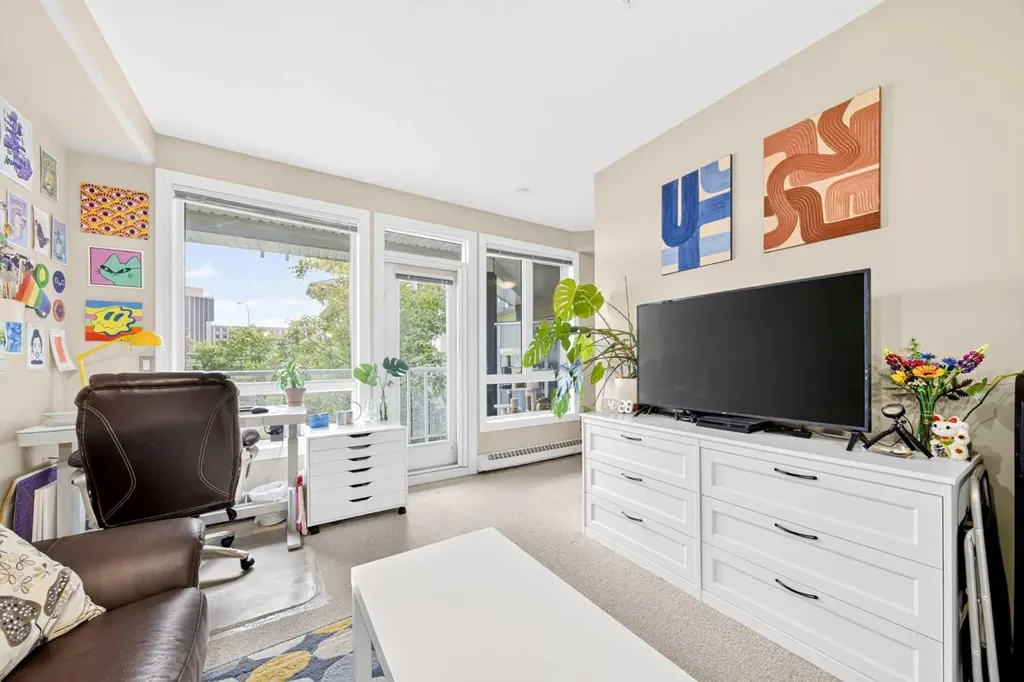 3111 34 Avenue NW Calgary AB T2L 0Y2