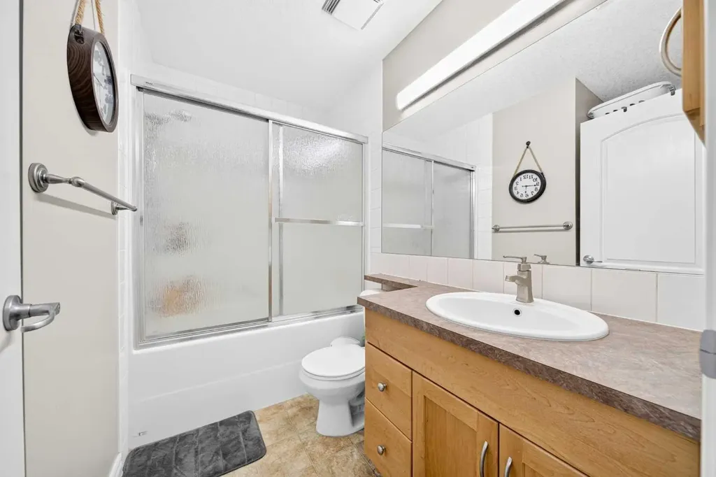 3111 34 Avenue NW Calgary AB T2L 0Y2