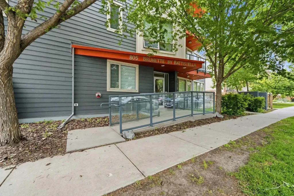 805 4 Street NE Calgary AB T2E 3S9