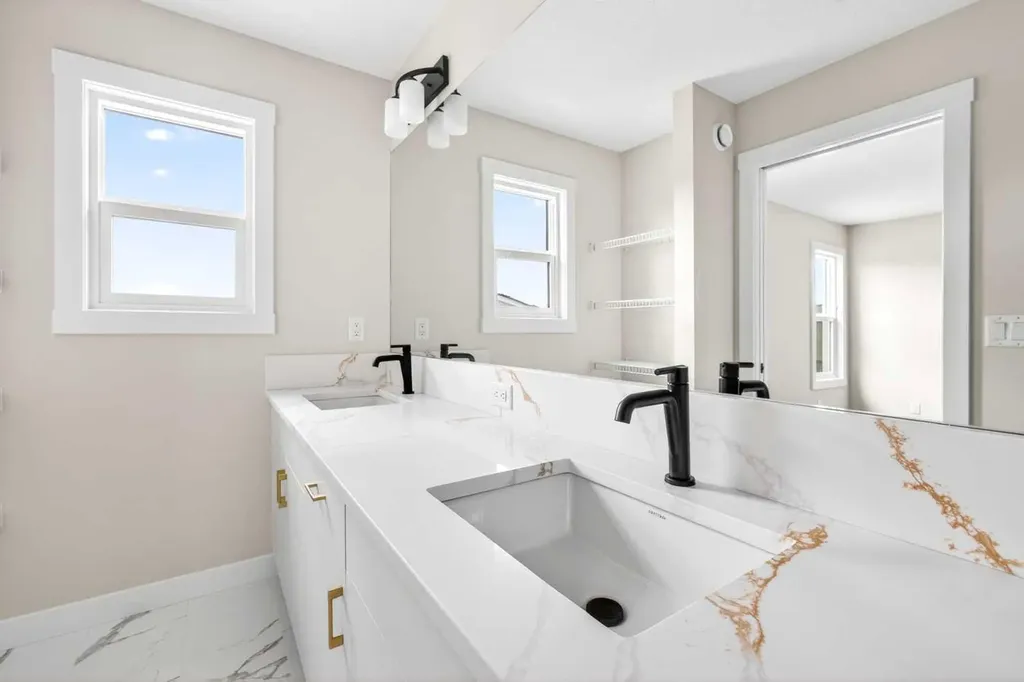 3130 Chinook Winds Drive SW Airdrie AB T4B 5P7