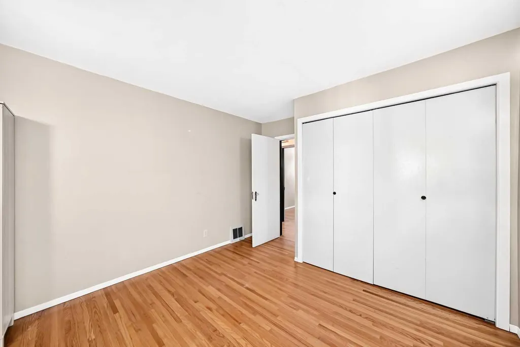 2028 Westmount Road NW Calgary AB T2N 3M9