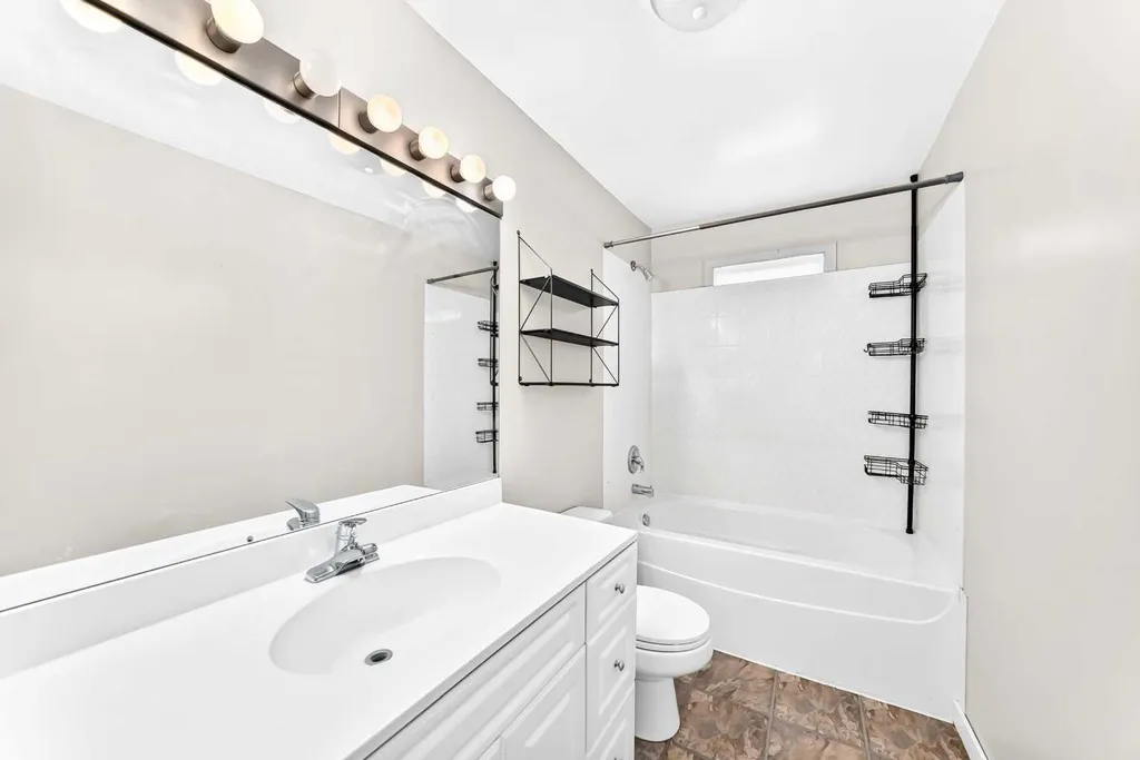 2028 Westmount Road NW Calgary AB T2N 3M9