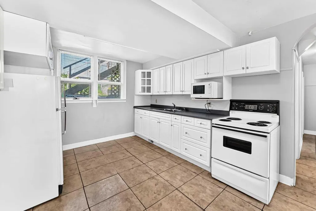 2028 Westmount Road NW Calgary AB T2N 3M9
