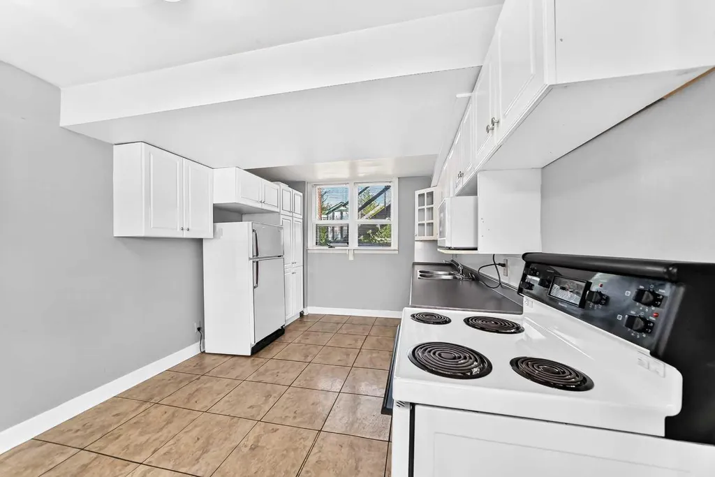 2028 Westmount Road NW Calgary AB T2N 3M9