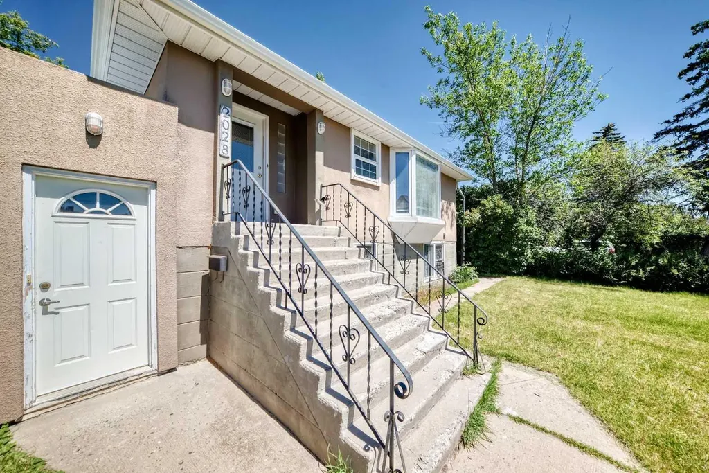 2028 Westmount Road NW Calgary AB T2N 3M9