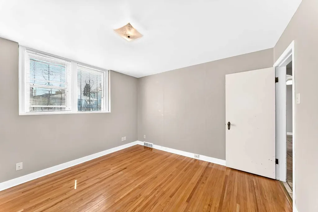 2028 Westmount Road NW Calgary AB T2N 3M9