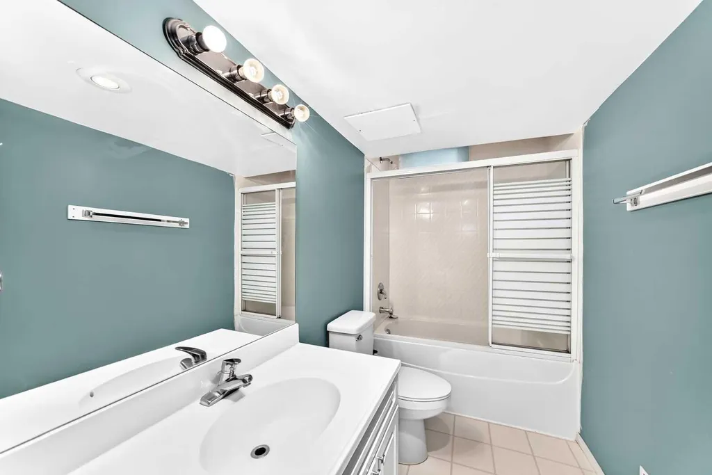 2028 Westmount Road NW Calgary AB T2N 3M9