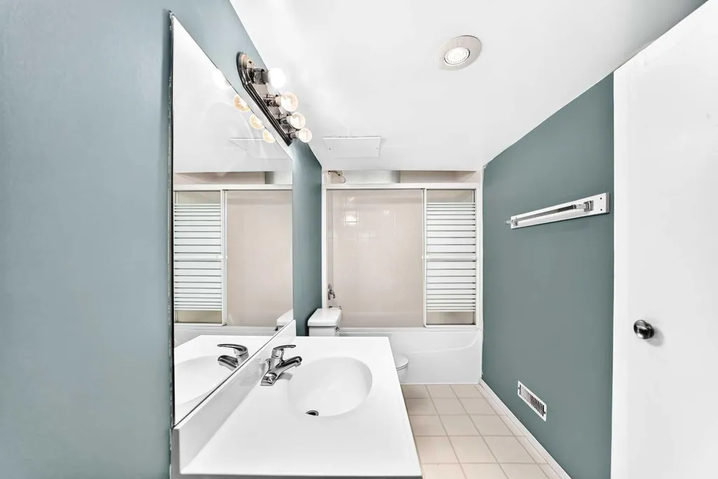 2028 Westmount Road NW Calgary AB T2N 3M9