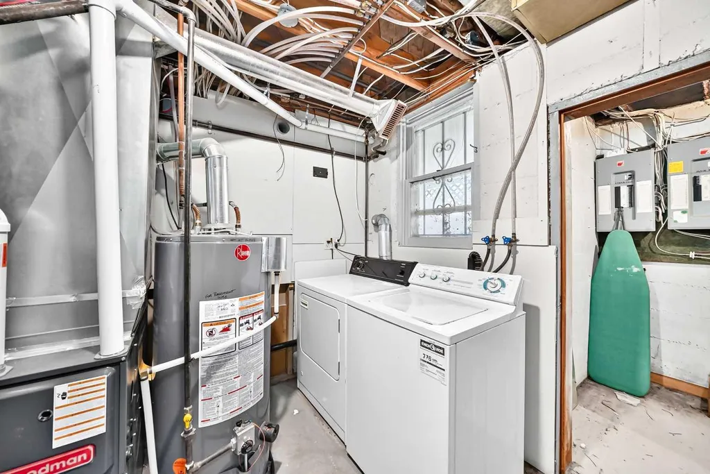 2028 Westmount Road NW Calgary AB T2N 3M9