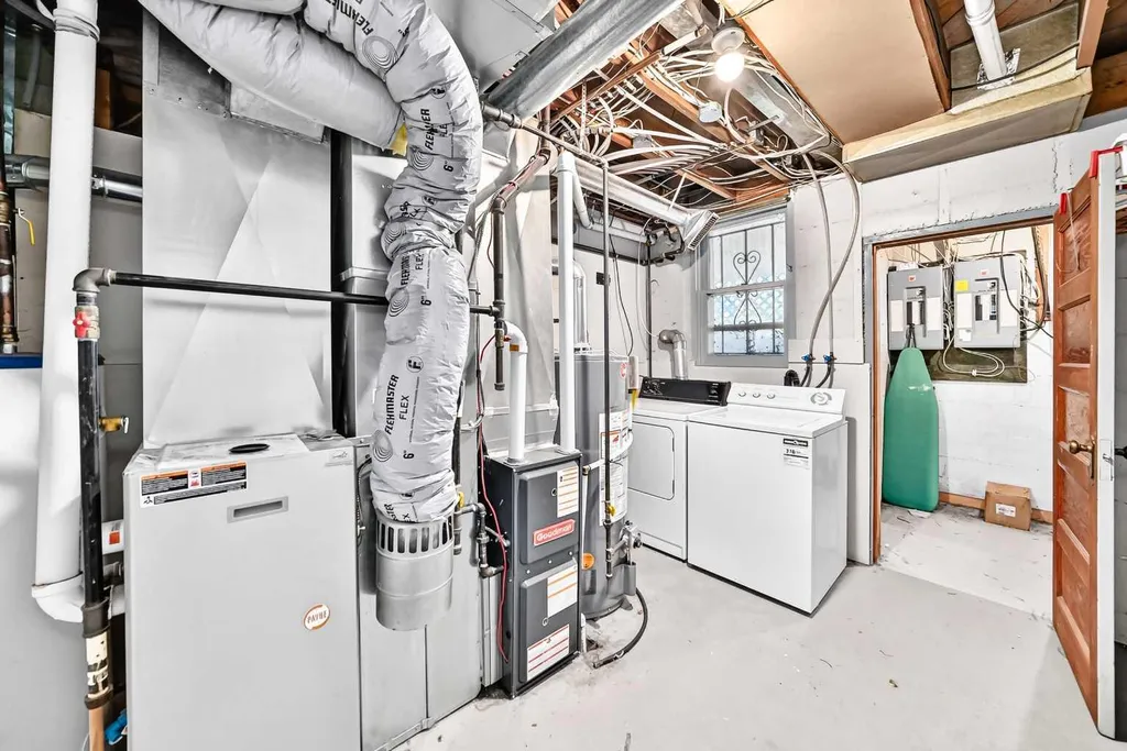 2028 Westmount Road NW Calgary AB T2N 3M9