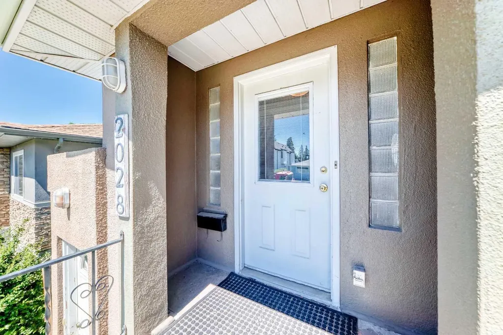 2028 Westmount Road NW Calgary AB T2N 3M9