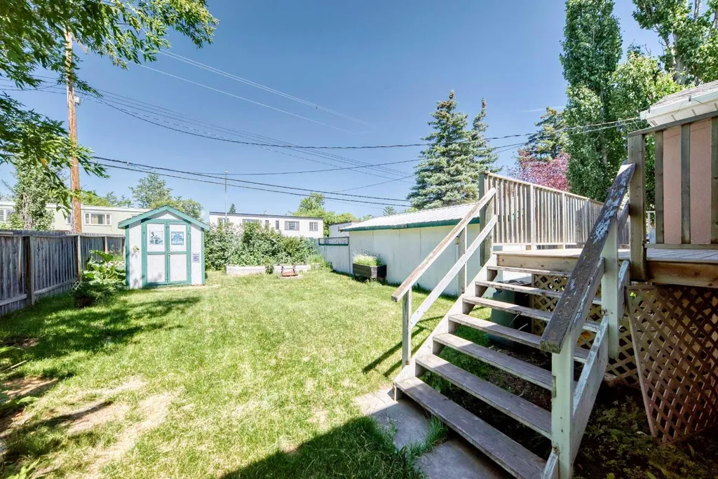 2028 Westmount Road NW Calgary AB T2N 3M9
