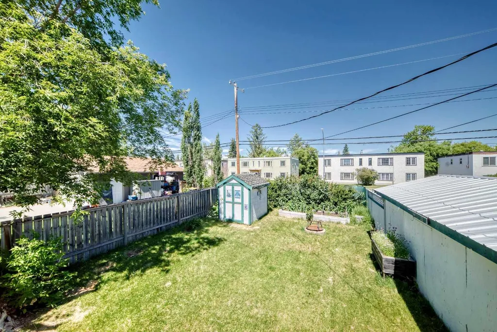 2028 Westmount Road NW Calgary AB T2N 3M9