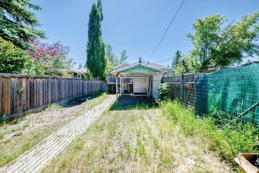 2028 Westmount Road NW Calgary AB T2N 3M9