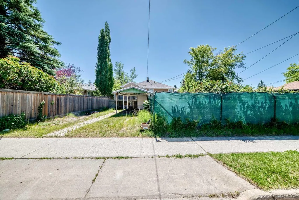 2028 Westmount Road NW Calgary AB T2N 3M9
