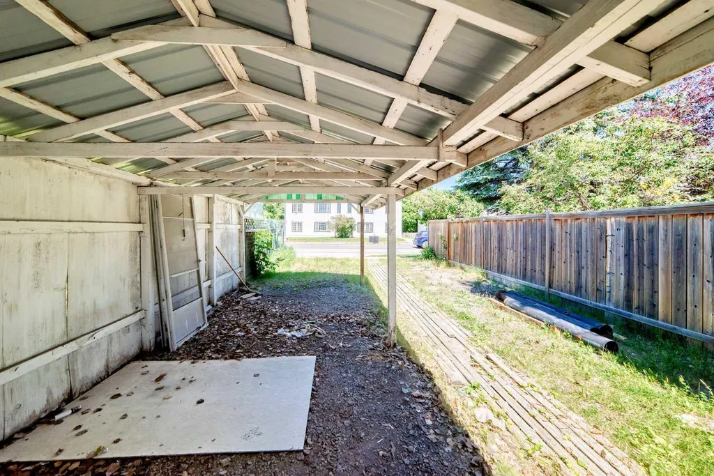 2028 Westmount Road NW Calgary AB T2N 3M9