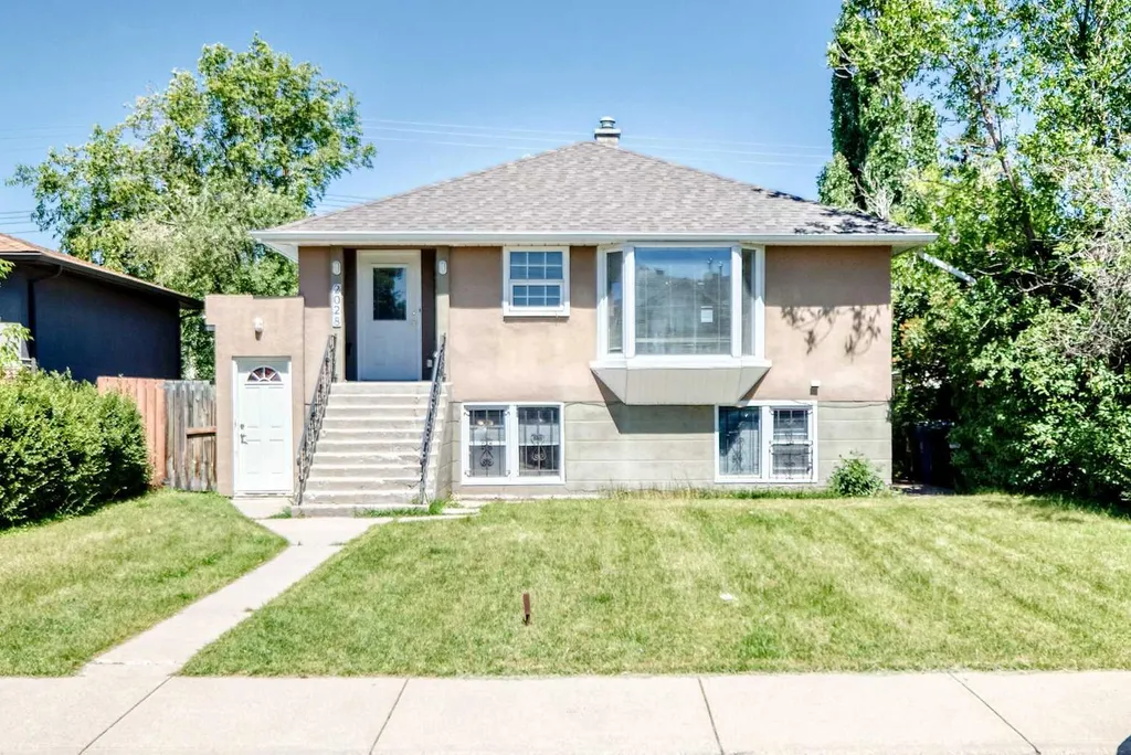 2028 Westmount Road NW Calgary AB T2N 3M9