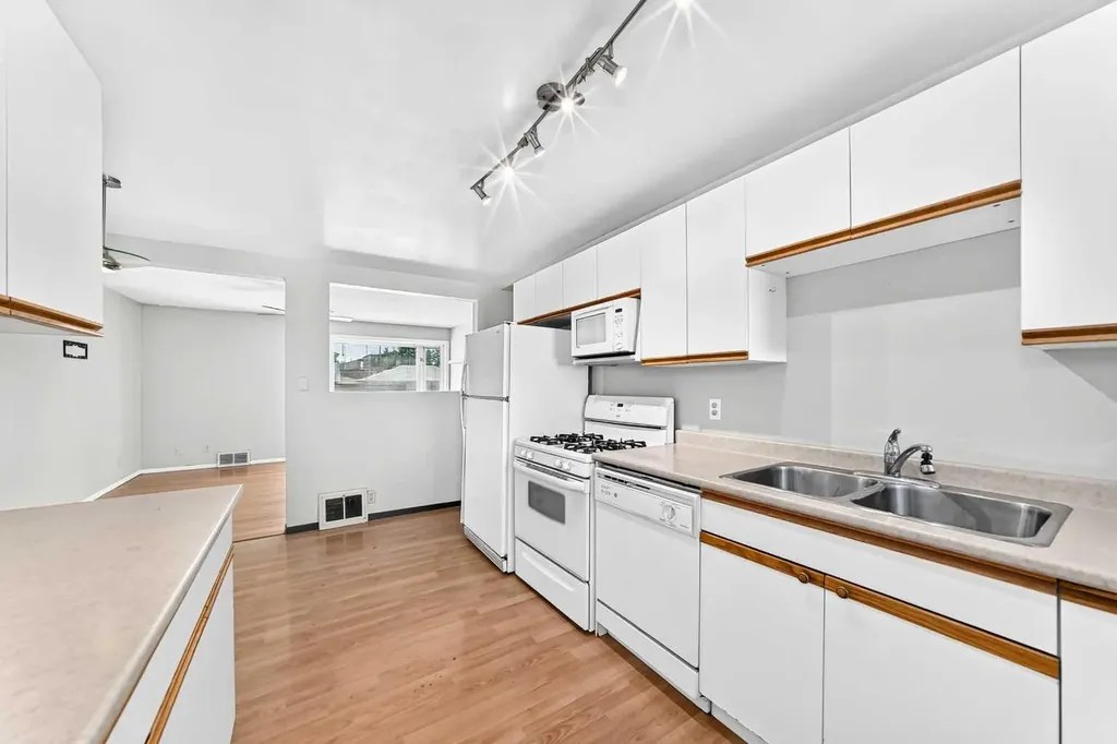 2028 Westmount Road NW Calgary AB T2N 3M9