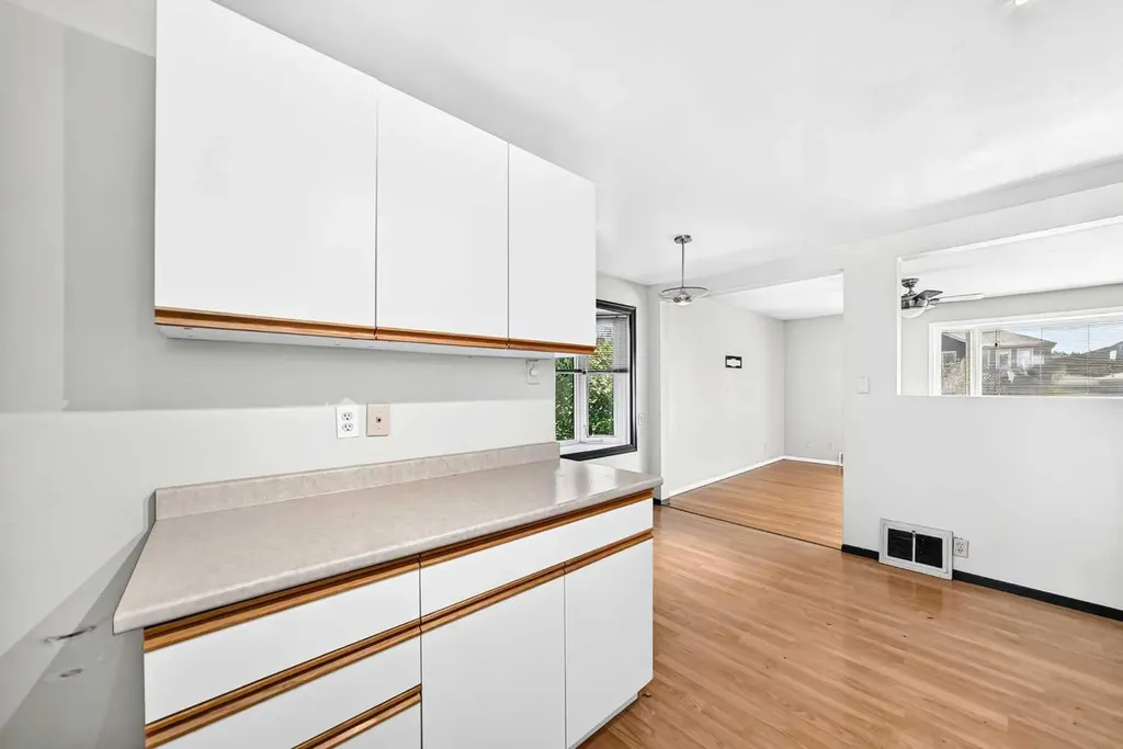 2028 Westmount Road NW Calgary AB T2N 3M9