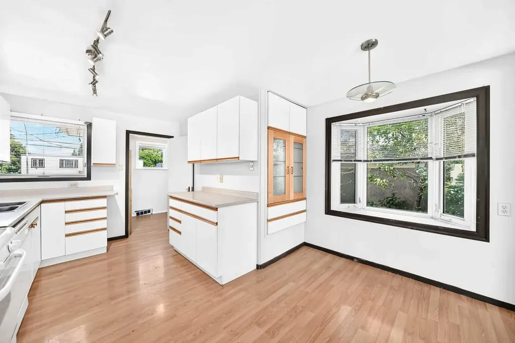 2028 Westmount Road NW Calgary AB T2N 3M9