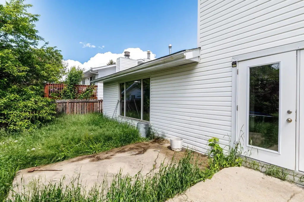 36 Asmundsen Avenue Red Deer AB T4R 1E9