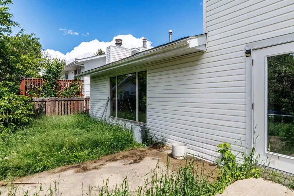 36 Asmundsen Avenue Red Deer AB T4R 1E9