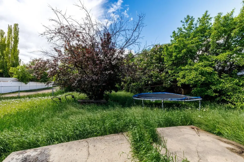 36 Asmundsen Avenue Red Deer AB T4R 1E9