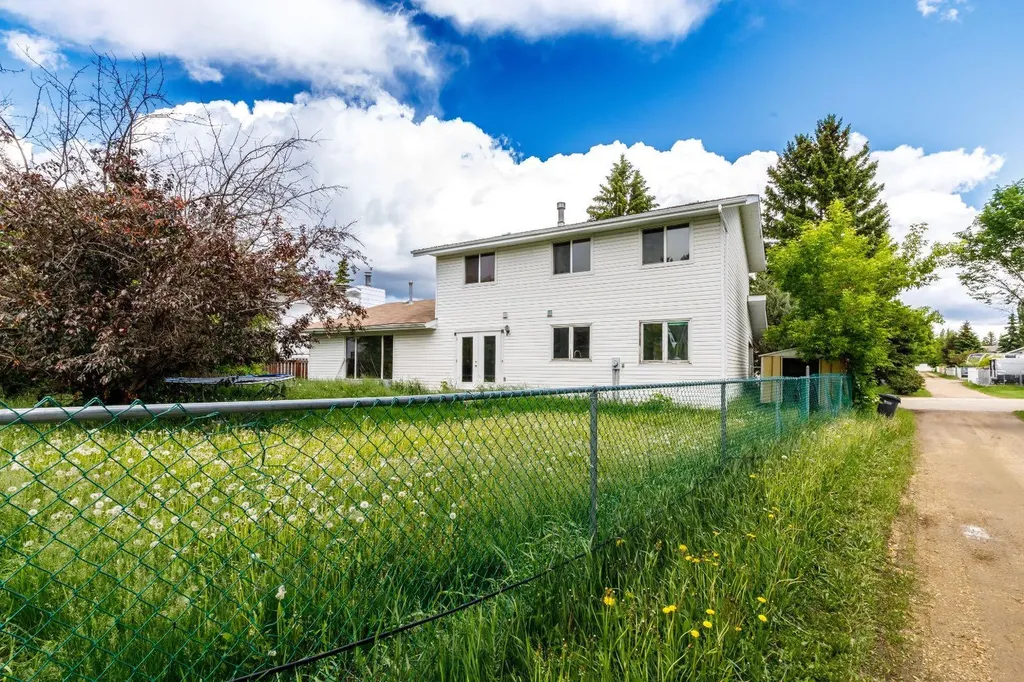 36 Asmundsen Avenue Red Deer AB T4R 1E9