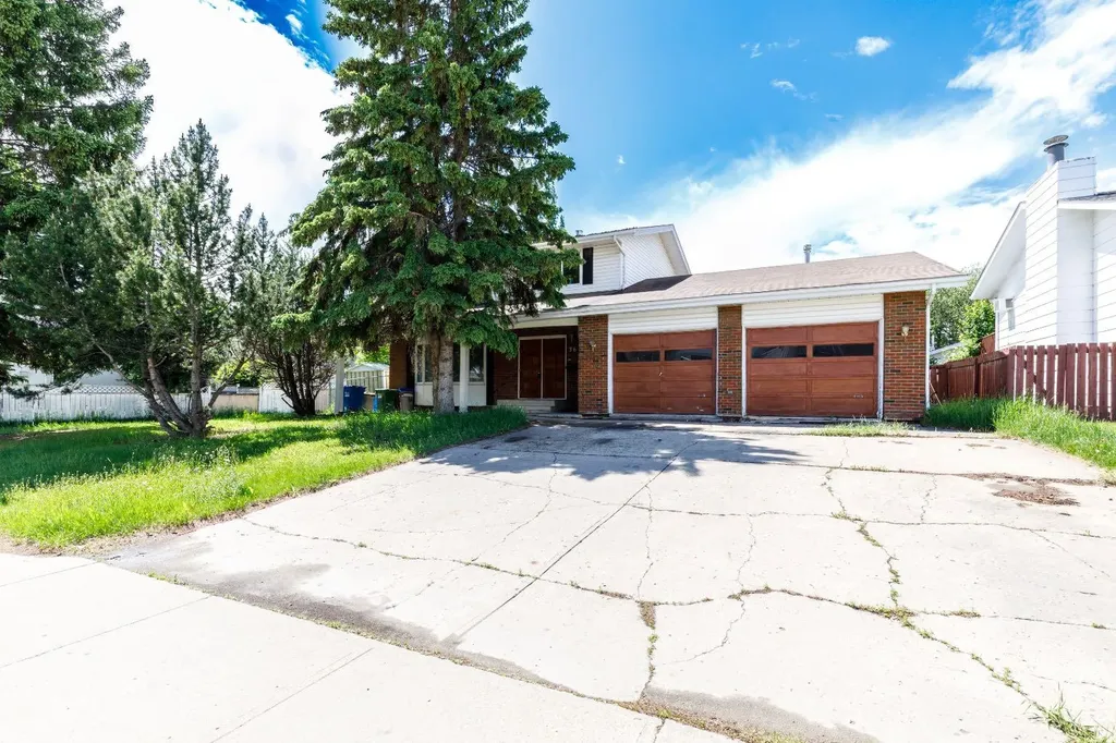 36 Asmundsen Avenue Red Deer AB T4R 1E9