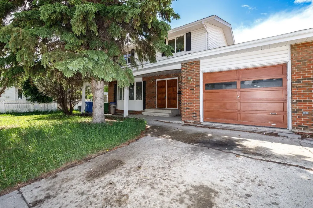 36 Asmundsen Avenue Red Deer AB T4R 1E9