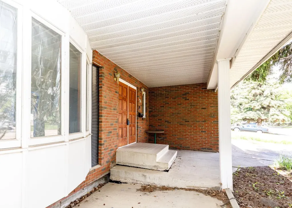 36 Asmundsen Avenue Red Deer AB T4R 1E9