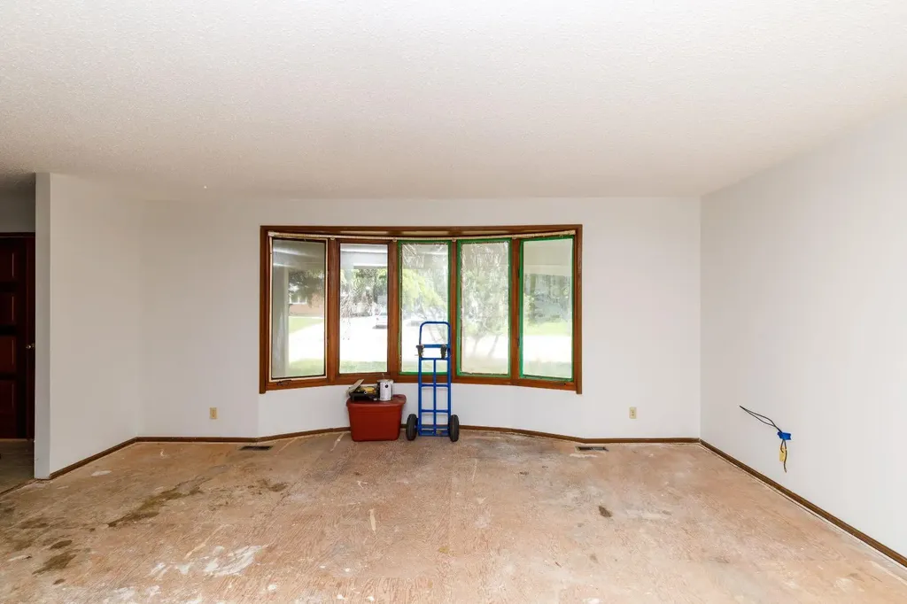 36 Asmundsen Avenue Red Deer AB T4R 1E9