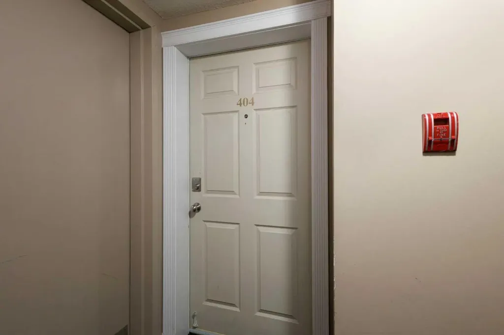 1110 17 Street SW Calgary AB T3C 0R4