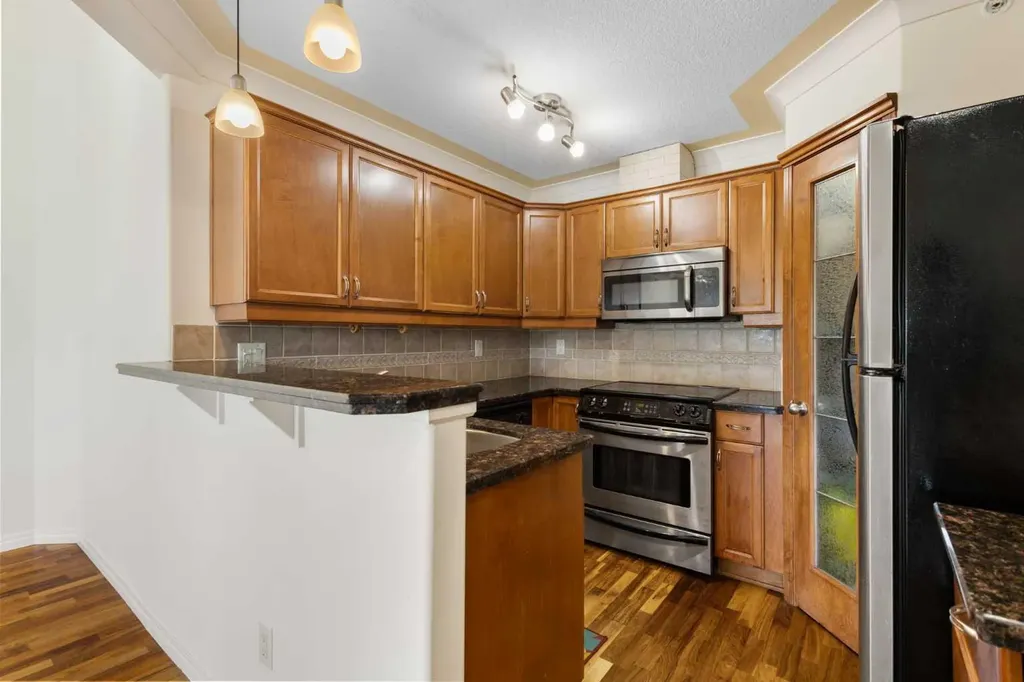 1110 17 Street SW Calgary AB T3C 0R4
