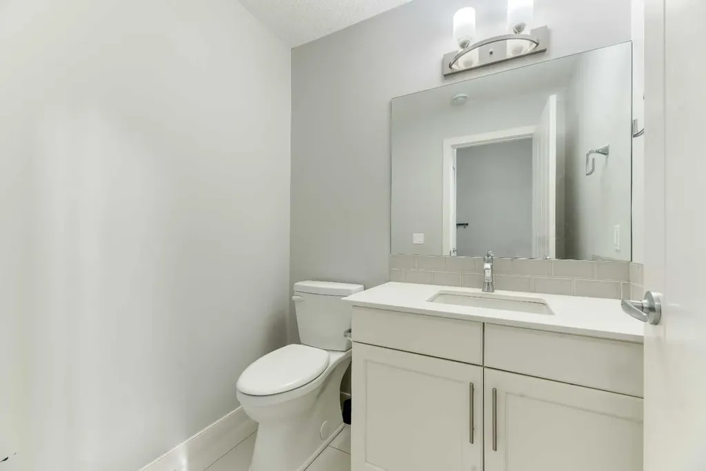 197 Silverado Plains Park SW Calgary AB T2X 1Y9