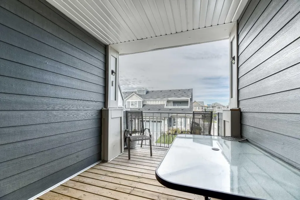 197 Silverado Plains Park SW Calgary AB T2X 1Y9