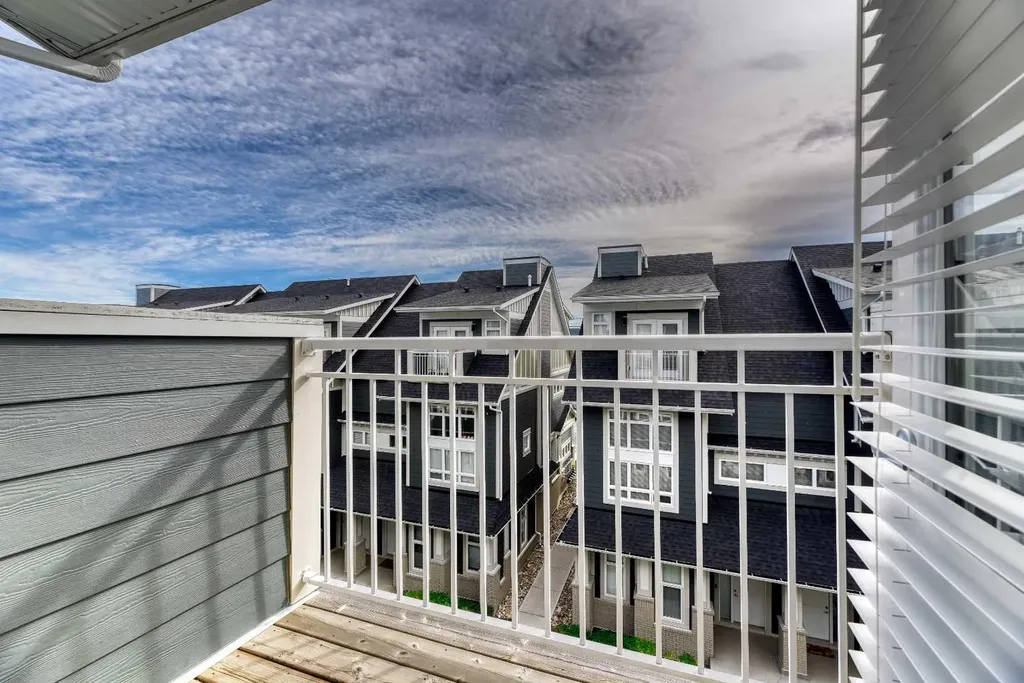 197 Silverado Plains Park SW Calgary AB T2X 1Y9
