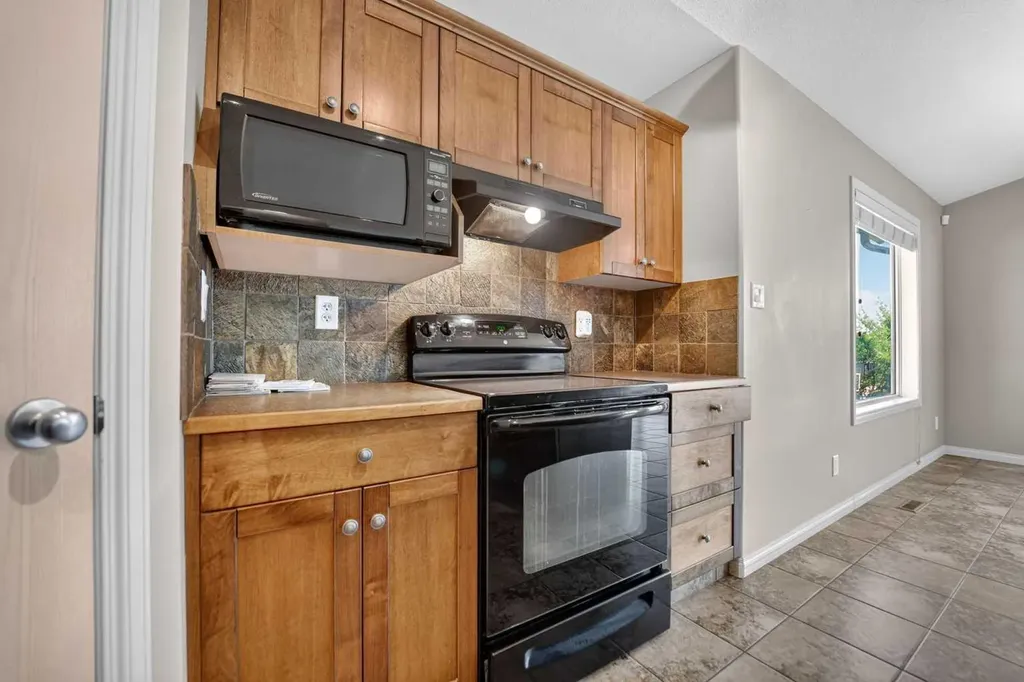 234 Keystone Lane W Lethbridge AB T1J 2R2