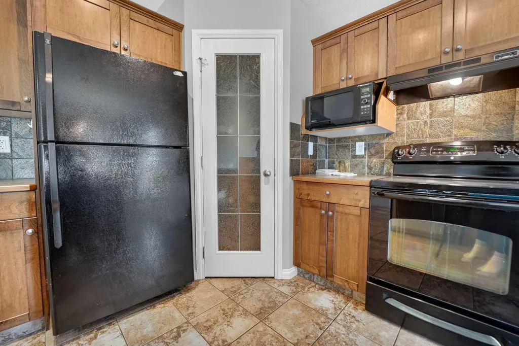 234 Keystone Lane W Lethbridge AB T1J 2R2