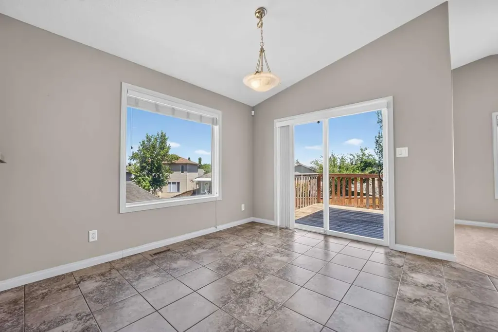 234 Keystone Lane W Lethbridge AB T1J 2R2