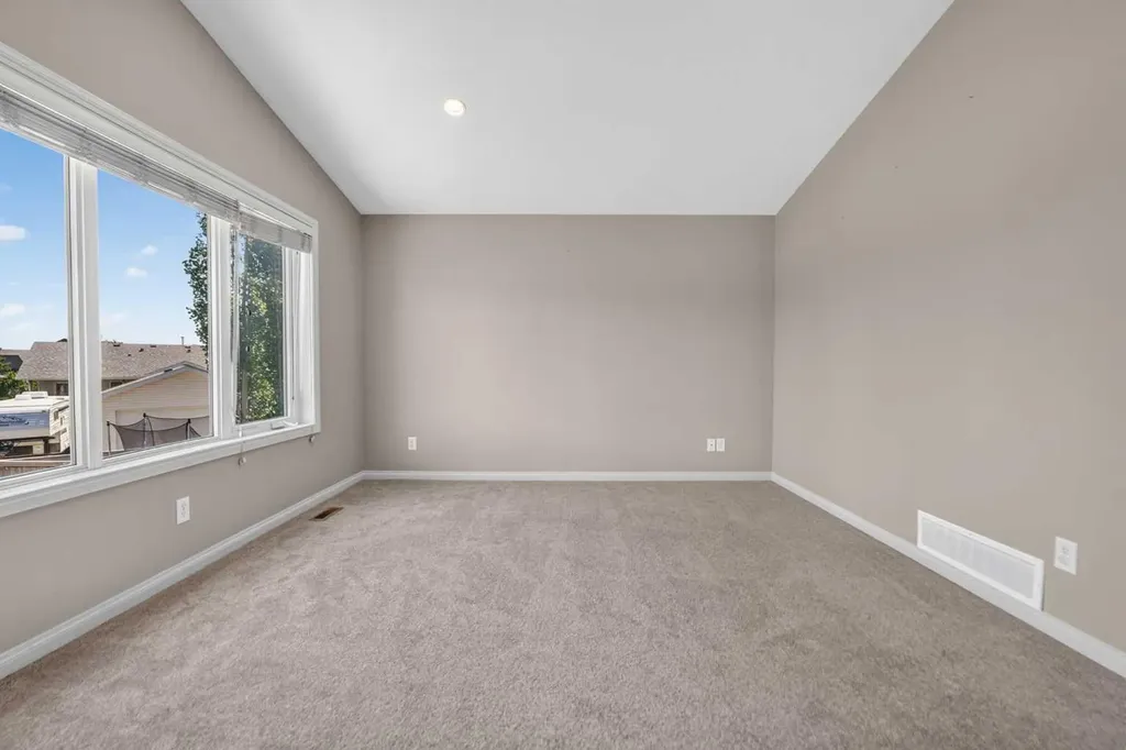 234 Keystone Lane W Lethbridge AB T1J 2R2