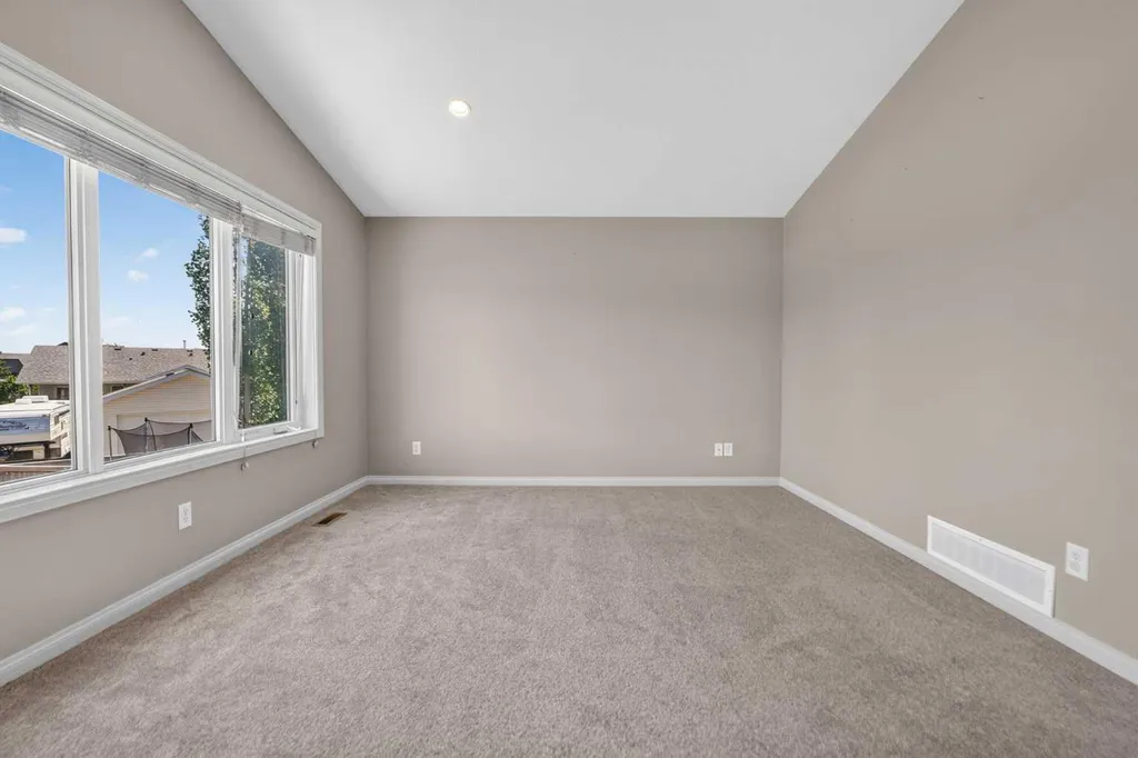 234 Keystone Lane W Lethbridge AB T1J 2R2